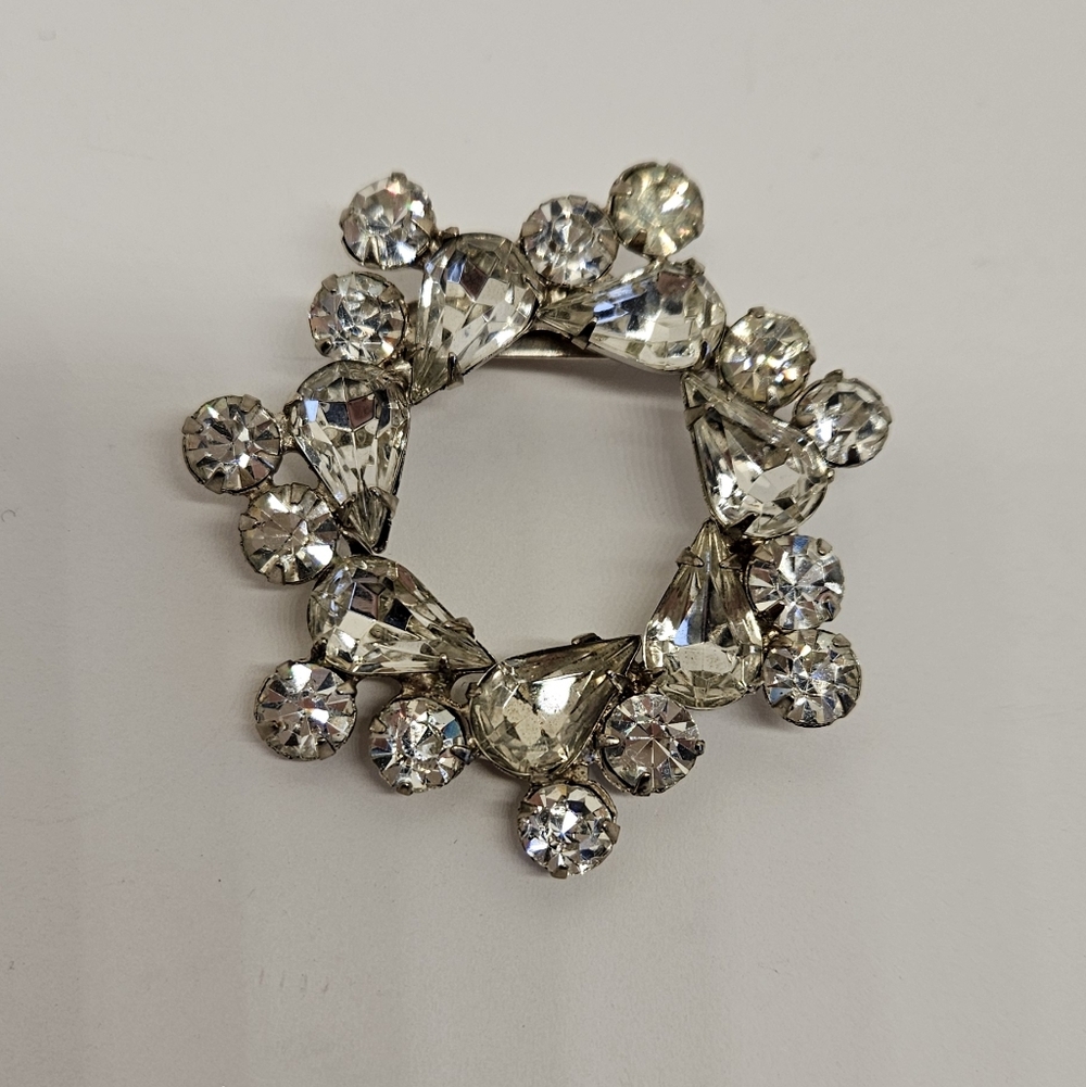 Rhinestone Brooch Pin Clear White Wreath Vintage Silver Prong Set